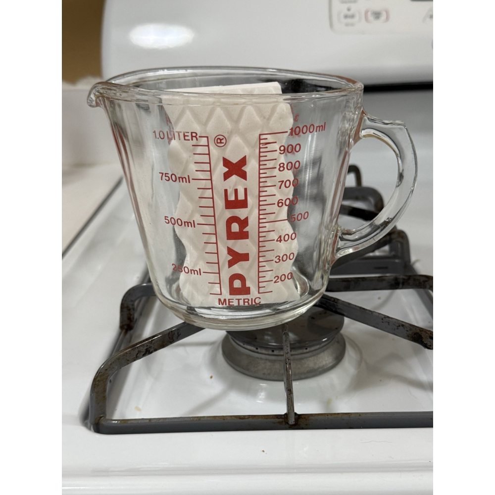 Vintage PYREX Glass Liquid 1 Quart 4 Cup Measuring Red Lettering "D" Handle USA